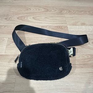 Luluelmon Fleece Belt Bag